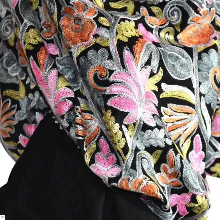 Šála exclusive vyšívaná 37