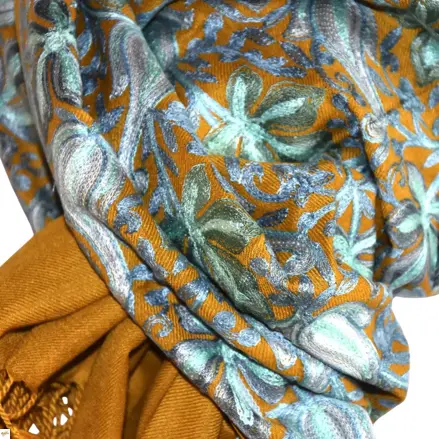 Šála exclusive vyšívaná 40