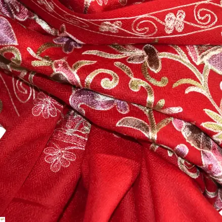 Šála exclusive vyšívaná 50