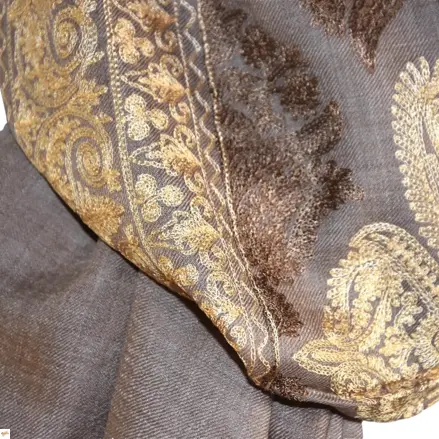 Šála exclusive vyšívaná 52