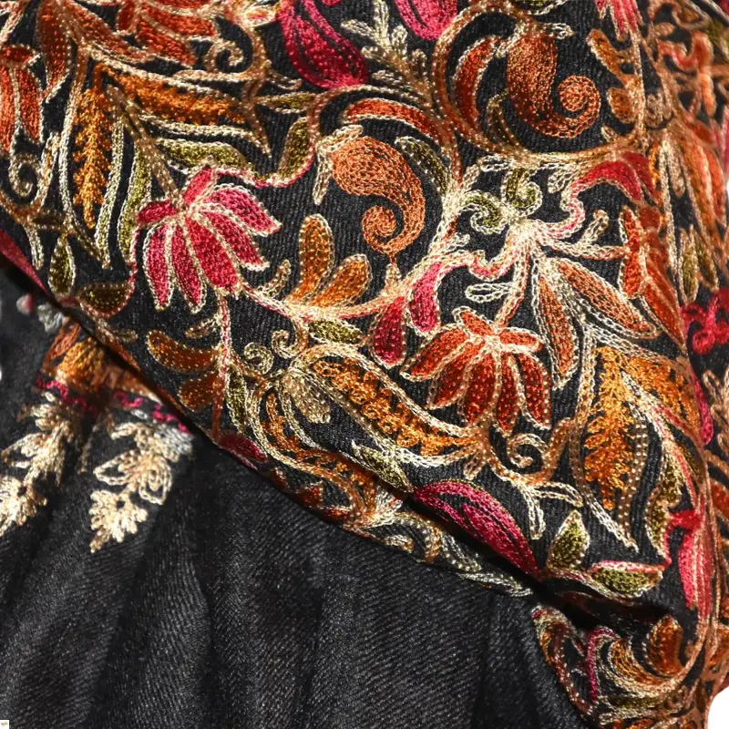 Šála exclusive vyšívaná 27