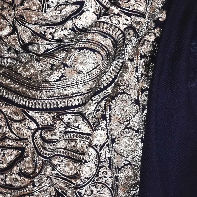 Šála exclusive vyšívaná 34