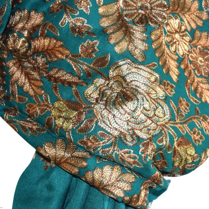 Šála exclusive vyšívaná 39