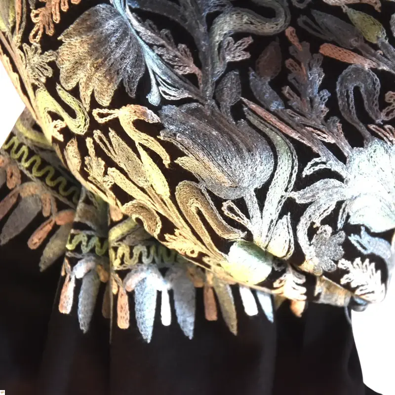 Šála exclusive vyšívaná 41