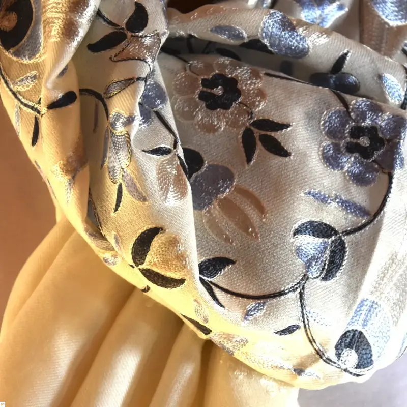 Šála exclusive vyšívaná 44