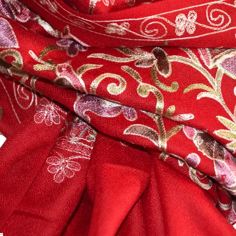 Šála exclusive vyšívaná 50