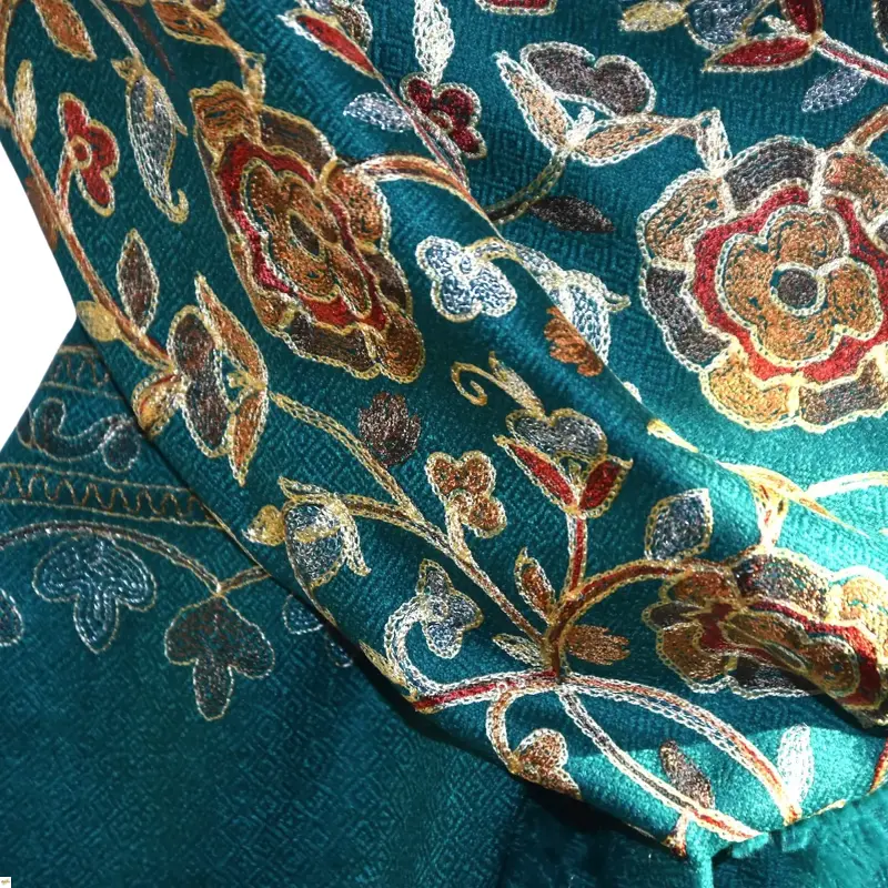 Šála exclusive vyšívaná 53